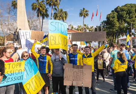 Alanya, Turkey. February 26, 2022: Stop war. demonstration of Ukrainian people against the entry of Russian troops, solders into Ukraine, against Putin. The War in Europeのeditorial素材