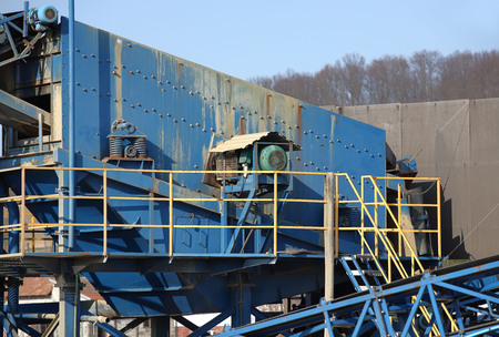 Elements of equipment for the extraction and sorting of rubble. Production of construction...