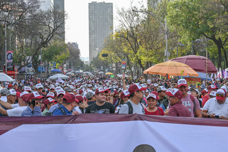 CuauhtÃ©moc, CDMX, MÃ©xico - 03 01 2024 marcha politica por morena en centro de ciudad de mexicoのeditorial素材