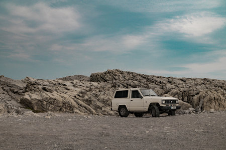 SUV car on the rocksの写真素材