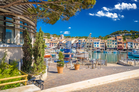 Idyllic coastal town of Cassis on French riviera waterfront view, southern Franceの写真素材