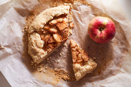 Homemade apple pie on mint paper background with ripe apples. High quality photoの写真素材
