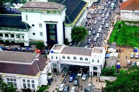 Crowded road traffic seen from top, with many motorcycles and car in the street, and big pedestrian bridge,のeditorial素材