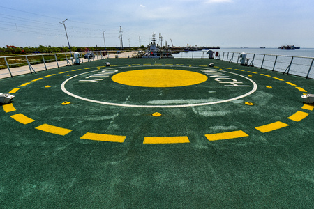 Helicopter hovering signs on tanker deckのeditorial素材