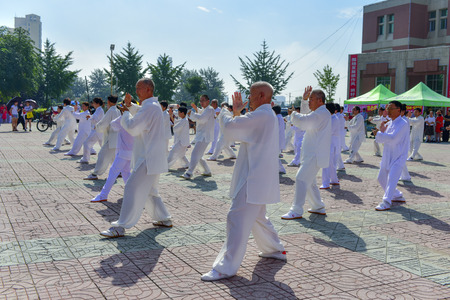Luannan county, hebei province, China - August 31, 2019: organized people practice Chinese tai chi during the summer to keep fitのeditorial素材