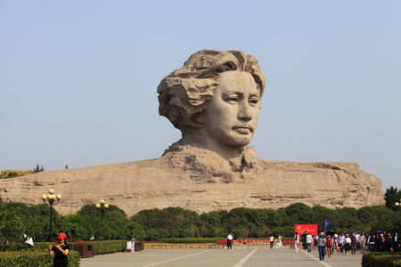 Young Mao Zedong statueのeditorial素材