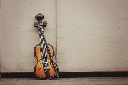 Music passion and hobby concept, violin miniature over wooden wall with retro color tone.copy space on the right for textの写真素材