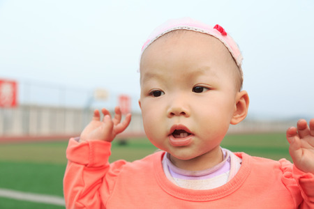 girl play outdoorのeditorial素材