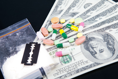 Close up of drugs, money and razor bladeの写真素材
