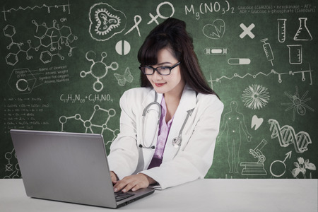Female doctor working on laptop in laboratoryの写真素材