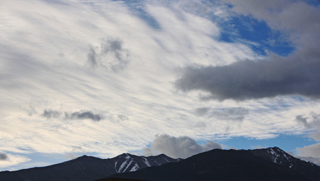 DEQIN ,CHINA - APRIL 2015 : Cloud moving above the snow mountainsのeditorial素材