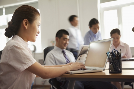 Woman working on her laptop in the officeの写真素材