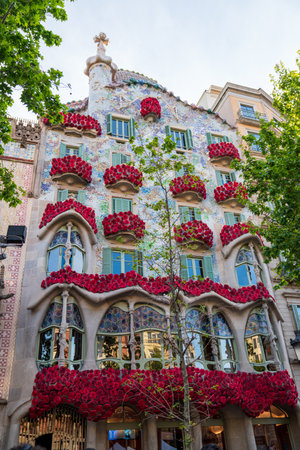 BARCELONA, SPAIN, APRIL 23, 2021: Casa Batllo in Barcelona, one of the most beautiful houses on Passeig de Gracia. By the architect Antoni Gaudi. Decorated with roses for St. Georges Day.のeditorial素材