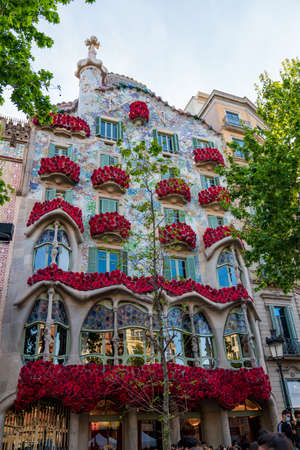 BARCELONA, SPAIN, APRIL 23, 2021: Casa Batllo in Barcelona, one of the most beautiful houses on Passeig de Gracia. By the architect Antoni Gaudi. Decorated with roses for St. Georges Day.のeditorial素材