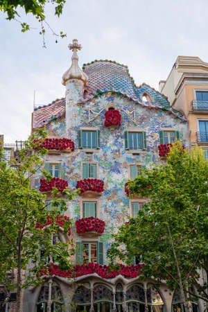 BARCELONA, SPAIN, APRIL 23, 2021: Casa Batllo in Barcelona, one of the most beautiful houses on Passeig de Gracia. By the architect Antoni Gaudi. Decorated with roses for St. Georges Day.のeditorial素材