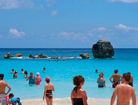 Rock formations in the water at Horse Shoe Bay Bermuda 06/11のeditorial素材