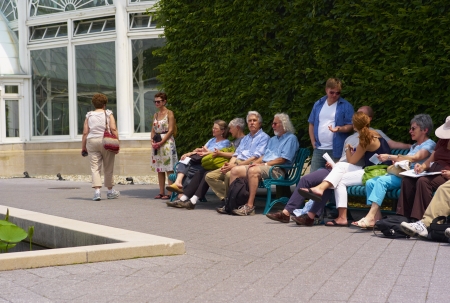People Relaxing in the Shade on a Hot Summer Day
のeditorial素材