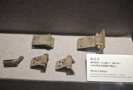 bronze hingesのeditorial素材