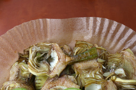 Slices of fried artichokes in a dish on the tableの写真素材