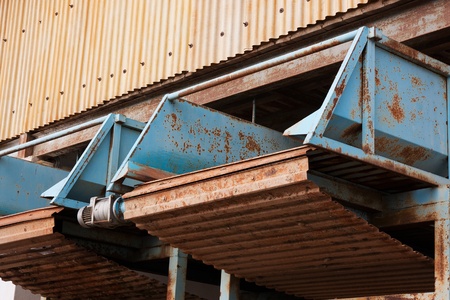 Conveyor system to transport potatoes