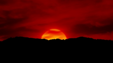Sunset in flamesの写真素材