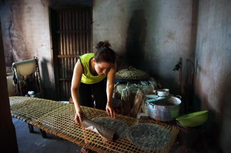 Woman make girdle cake  banh trang  - is the usual rice flourのeditorial素材