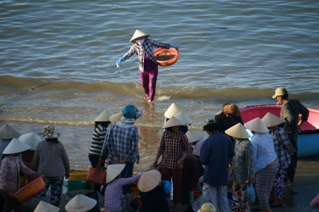 Crowd of people make deal with fish at seashore in Phan Thiet, Viet Nam on Feb 3, 2013のeditorial素材