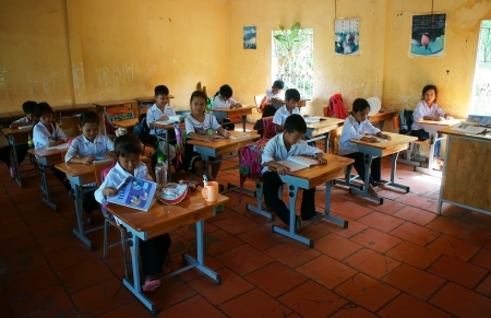  Primary pupil in school time of primary school in Long An, Viet Nam on Nov 11, 2013のeditorial素材