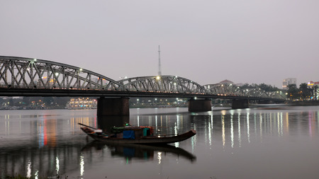 HUE, VIET NAM- FEB 19, 2016: Truong Tien Bridge, cross Huong river, an old bridge link with history, Trang Tien brigde reflect on water, old architect, make from steel, landscape at evening, Vietnamのeditorial素材