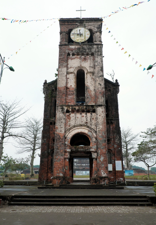 QUANG TRI, VIET NAM- FEB 20, 2016: Old church at La Vang holy land with ancient red brick wall, a place for Christian faithful to go pilgrimage, amazing old architect at Quangtri, Vietnamのeditorial素材