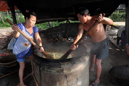 HOI AN, VIET NAM- FEB 17, 2016: Vietnamese people process mussel, they cook seafood in boil water by firewood, mussel in famous food in Hoian, Vietnamのeditorial素材