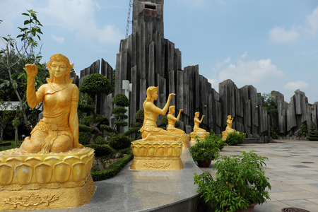 HO CHI MINH CITY, VIET NAM- JUNE 1, 2017: Group of yellow statue of goddess of luck at Suoi Tien tourist area, place for cultural travel with amazing sculpture art, Vietnamのeditorial素材