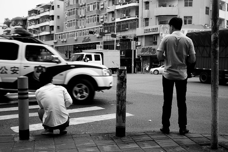 Crossing the roadのeditorial素材