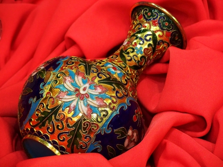 A cloisonne vase のeditorial素材