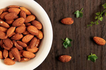 Almonds in a bowl on the tableの写真素材