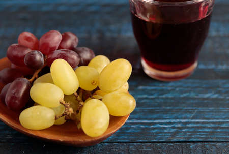 The grapes that are the source of the wine on the tableの写真素材
