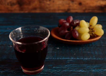 The grapes that are the source of the wine on the tableの写真素材