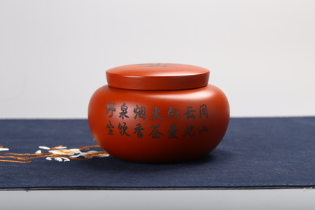 Purple pottery tea potのeditorial素材