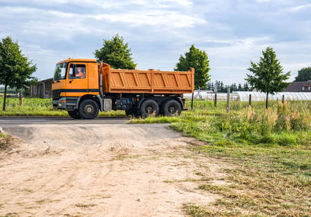 short truck carries open cargo