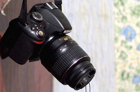RussiaKrasnodar, 02/08/2022 : selective focus. . Outdated nikon d3200 dslr camera with Nikon DX 18-55 mm lensのeditorial素材