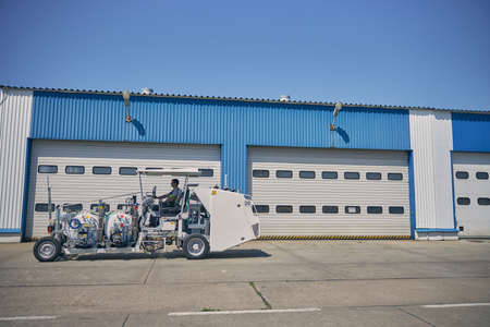 Conscious worker driving unit to the hangar for doing pressure diagnostic in barrels