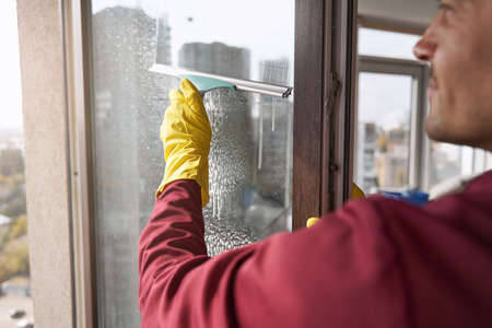 Cleaner washing window applying tool with rubber blade
