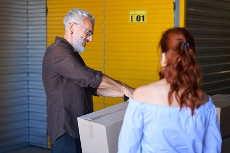 Couple packs things in cardboard boxesの写真素材