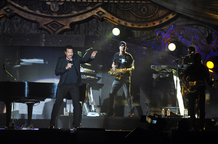 PRAGUE, CZECH REPUBLIC - OCTOBER 20, 2012: US singer Lionel Richie (left) During the his performance in Prague, Czech Republic, October 20, 2012.のeditorial素材