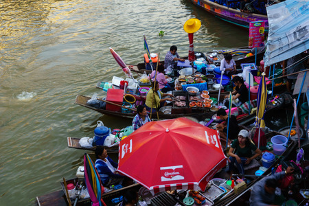 Amphawa,Thailand.December 2,2017. Merchants are selling food on boat at amphawa floating market in the evening.のeditorial素材