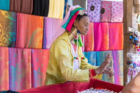 Mae Hong Son,Thailand.December 31,2017. Karen Long Neck villager selling local good and fabric at they shop in the village. Villagers are weaving the traditional way.のeditorial素材