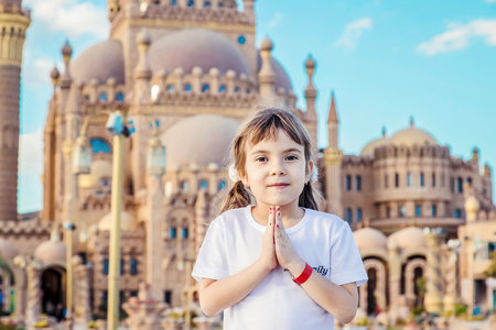 big beautiful mosque sharm el-sheikh. the child is praying. Selective focus. nature.の写真素材