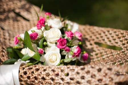 pink and white wedding bouquet of roses in a hammockの写真素材
