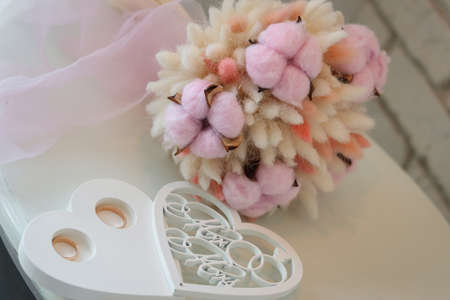 Bouquet with pink and white knitted hearts.の写真素材