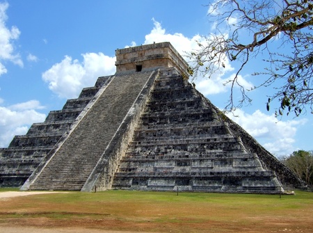 Chichen Itza ruins. Pyramid of Kukulkan (El Castillo)の写真素材